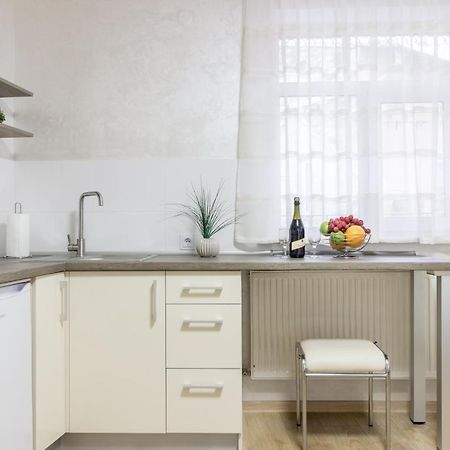 City Center Vip Studio Apartment Lviv Ngoại thất bức ảnh