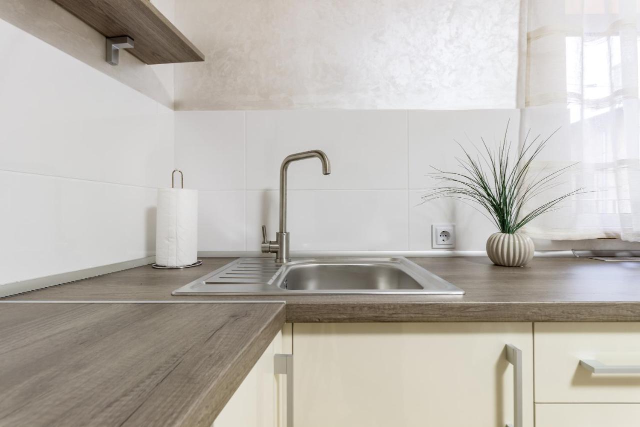 City Center Vip Studio Apartment Lviv Ngoại thất bức ảnh